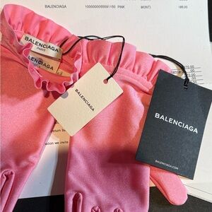 Balenciaga Pink Ruffled Women's Gloves. (M)